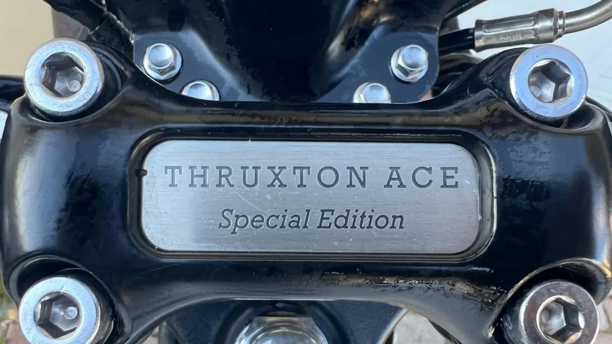 Triumph Thruxton 900 ACE (2014 - 15)  (9)