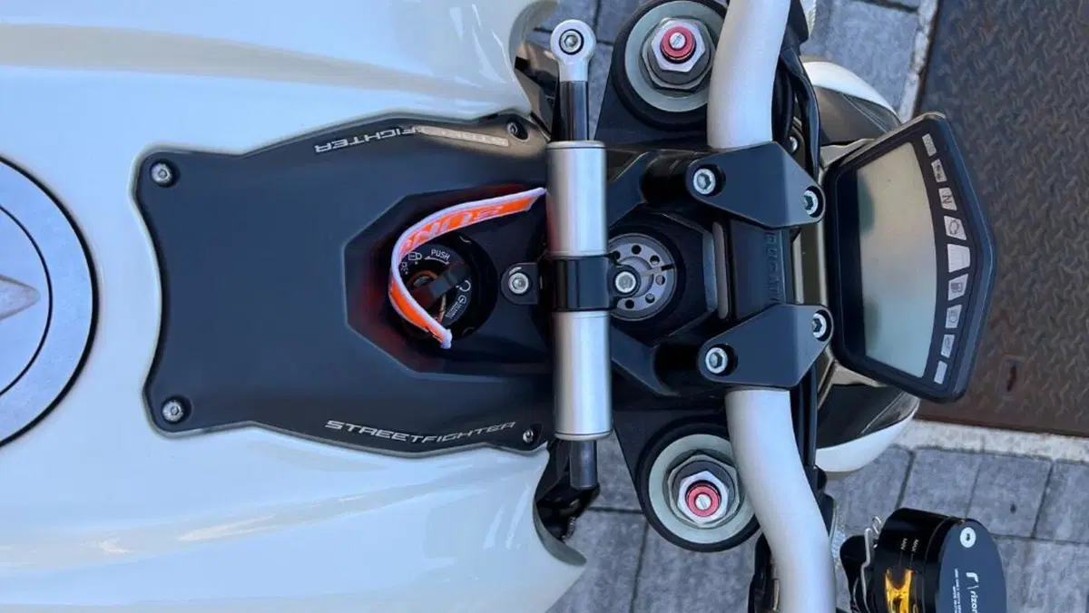 Ducati Streetfighter (2009 - 12)  (3)