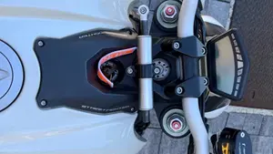 Ducati Streetfighter (2009 - 12)  (3)