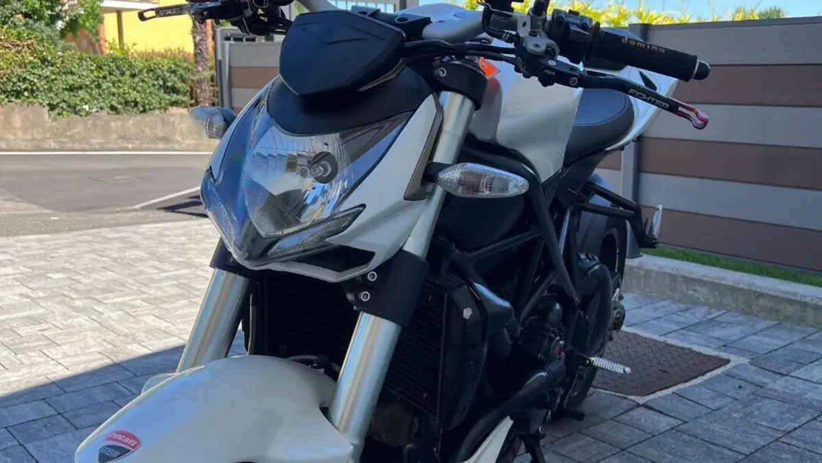 Ducati Streetfighter (2009 - 12)  (5)