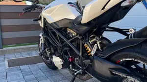 Ducati Streetfighter (2009 - 12)  (7)
