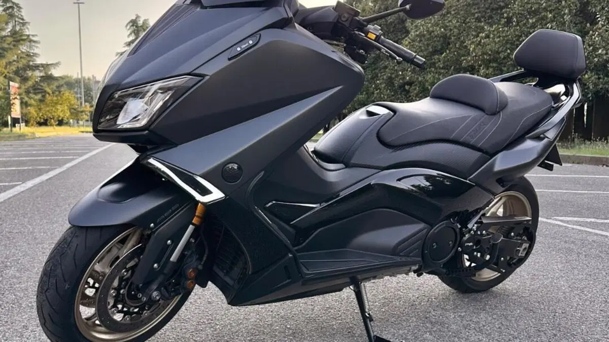 Yamaha T-Max 530 Iron Max ABS (2014 - 17)  (2)