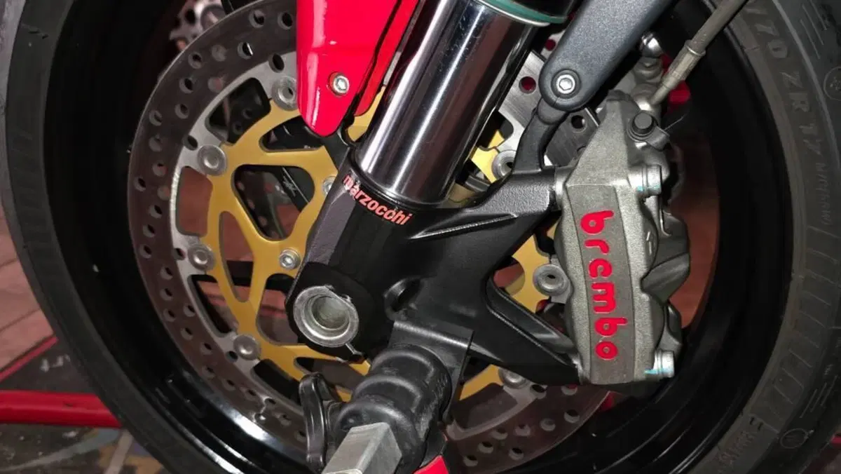 MV Agusta Brutale 1090 RR (2009 - 15)  (9)
