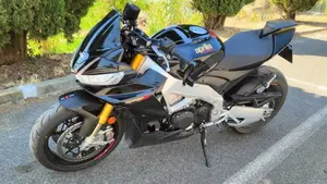 Aprilia Tuono V4 Factory (2021 - 24) 