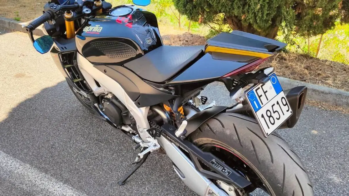Aprilia Tuono V4 Factory (2021 - 24)  (6)