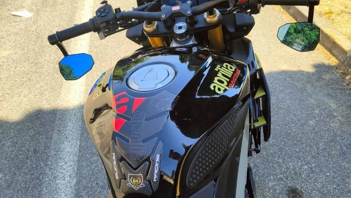 Aprilia Tuono V4 Factory (2021 - 24)  (9)
