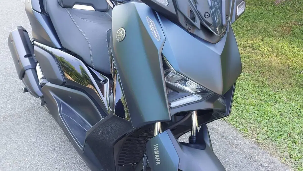 Yamaha X-Max 300 Tech Max (2021 - 24)  (2)