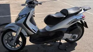 Piaggio Beverly 250 (2004 - 05)  (2)