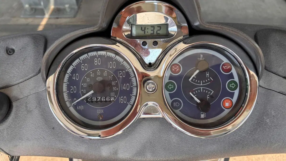 Piaggio Beverly 250 (2004 - 05)  (4)