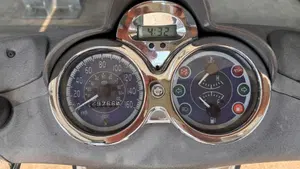 Piaggio Beverly 250 (2004 - 05)  (4)