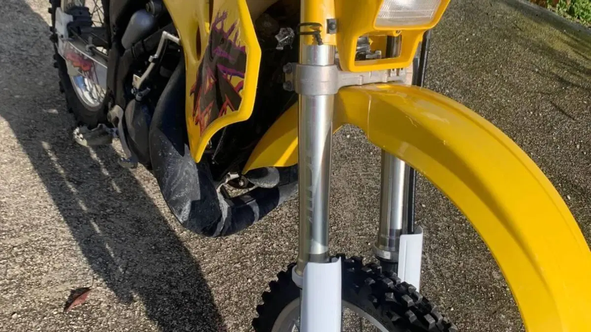 Suzuki   (6)