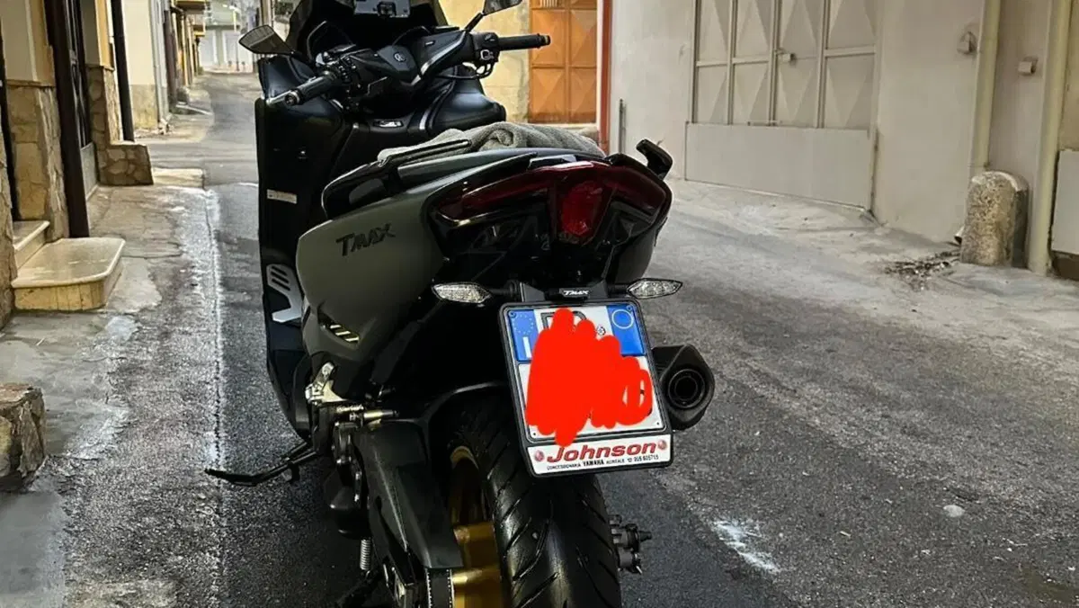 Yamaha T-Max 560 Tech Max (2020)  (4)