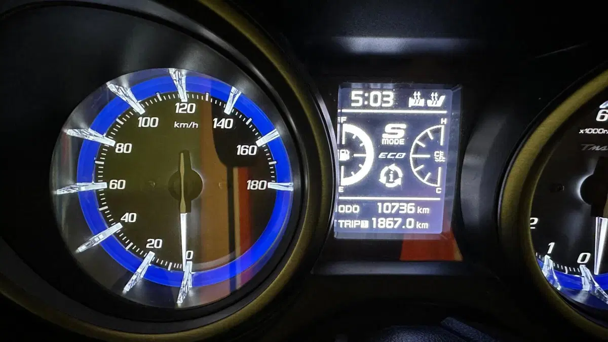 Yamaha T-Max 560 Tech Max (2020)  (10)