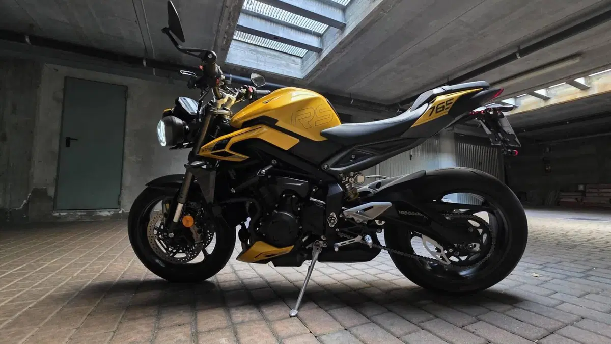 Triumph Street Triple 765 RS (2023 - 26)  (2)