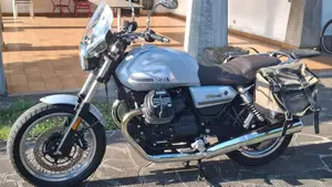 Moto Guzzi V7 Special (2021 - 24)  (2)
