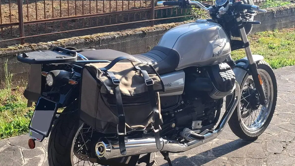 Moto Guzzi V7 Special (2021 - 24)  (3)