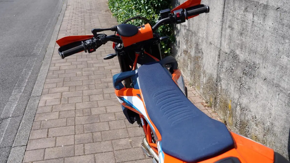 KTM 690 SMC R (2023 - 25)  (6)
