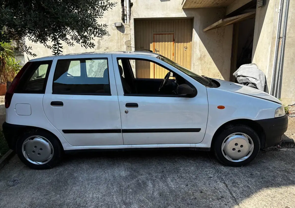 Fiat Punto 1.2i cat 5 porte ELX (2)