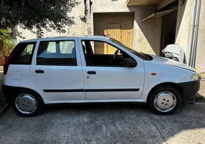 Fiat Punto 1.2i cat 5 porte ELX (2)