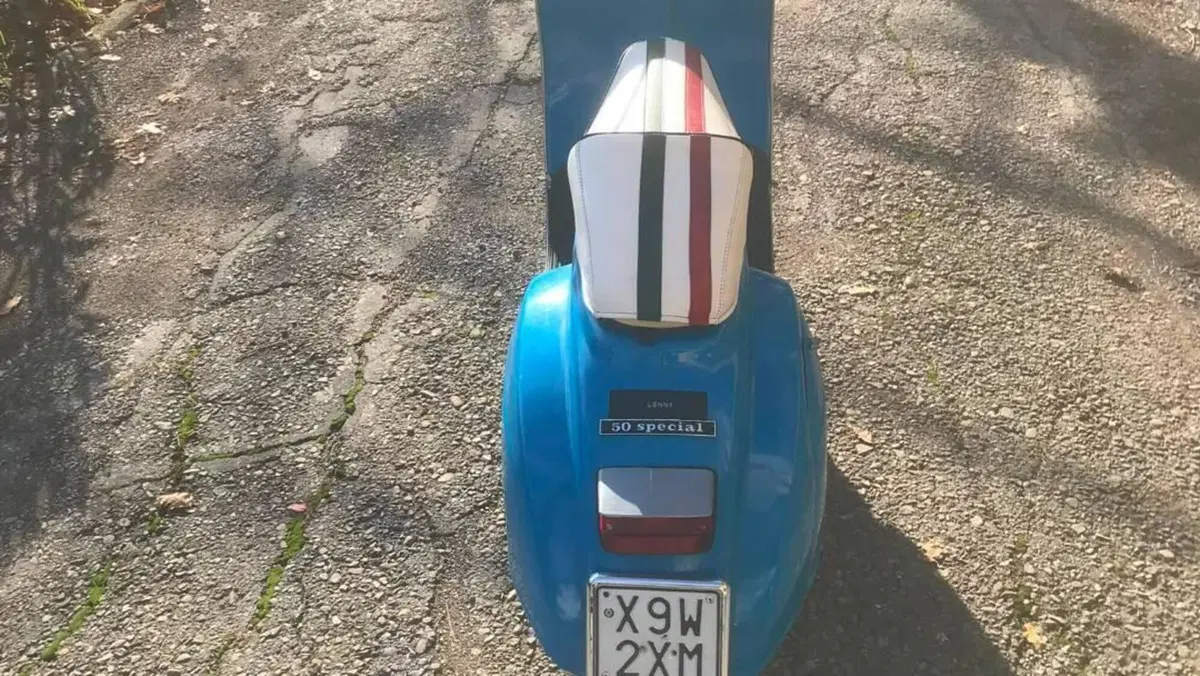 Piaggio Vespa 50 Special  (4)