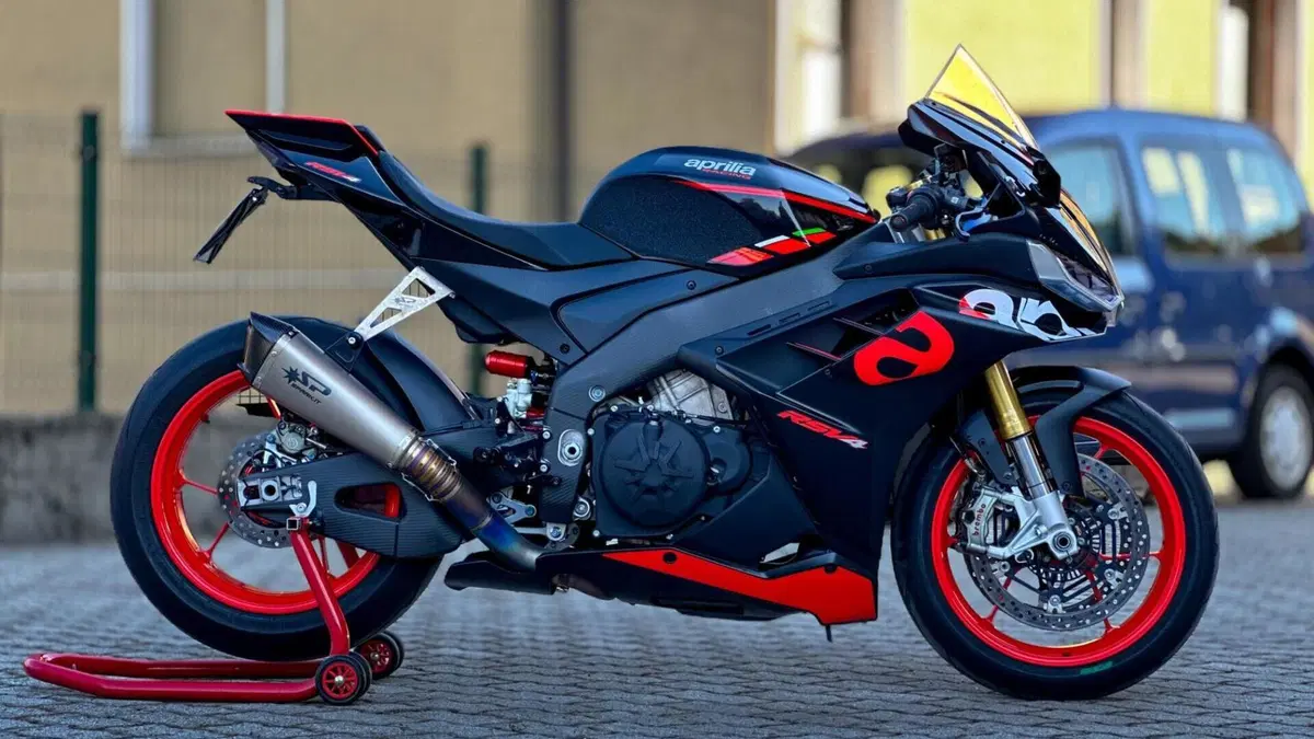 Aprilia RSV4 1100 (2021 - 24)  (3)