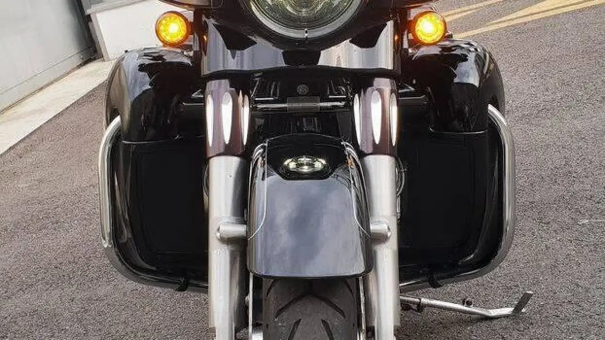 Harley-Davidson 107 Street Glide Special (2017 - 19) - FLHXS  (2)