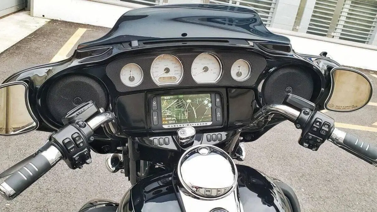 Harley-Davidson 107 Street Glide Special (2017 - 19) - FLHXS  (4)