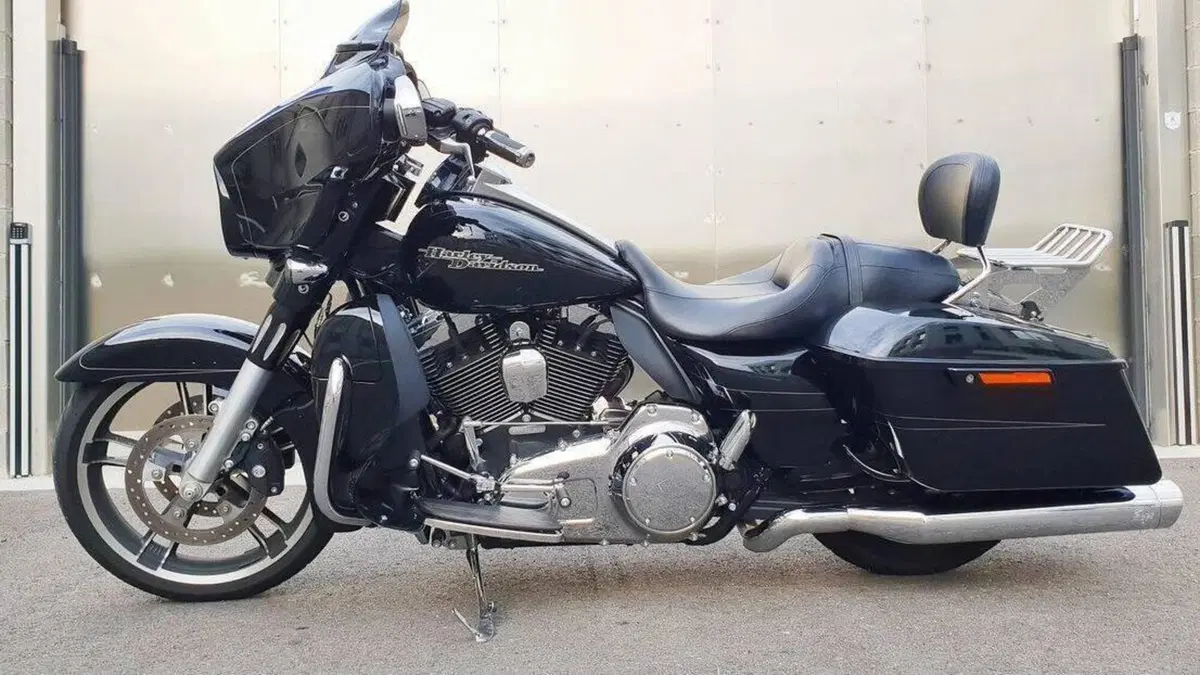 Harley-Davidson 107 Street Glide Special (2017 - 19) - FLHXS  (5)