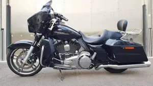 Harley-Davidson 107 Street Glide Special (2017 - 19) - FLHXS  (5)