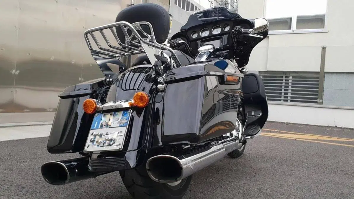 Harley-Davidson 107 Street Glide Special (2017 - 19) - FLHXS  (7)