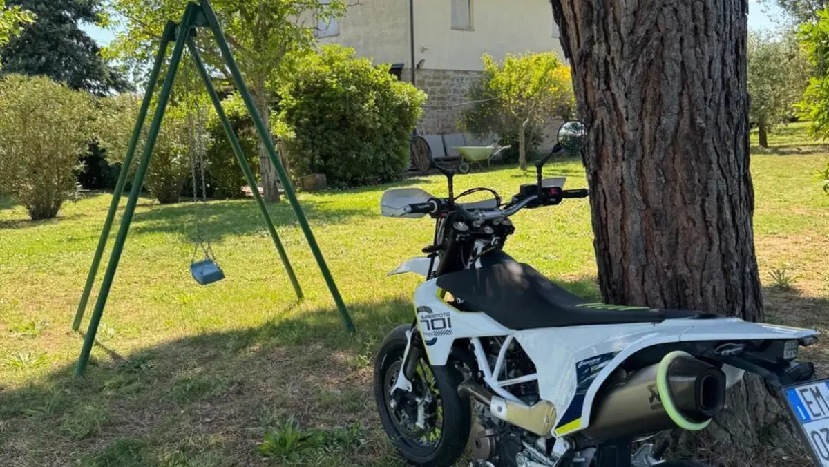 Husqvarna 701 Supermoto (2017 - 19)  (2)