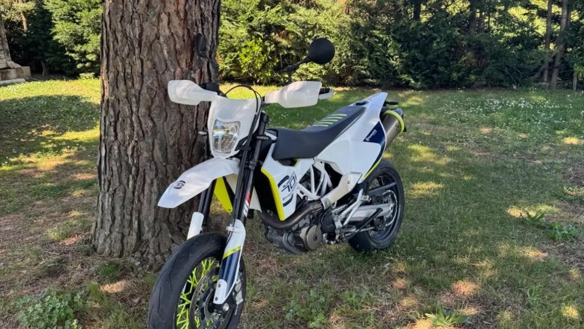 Husqvarna 701 Supermoto (2017 - 19)  (3)