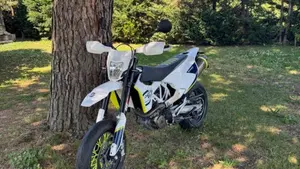 Husqvarna 701 Supermoto (2017 - 19)  (3)