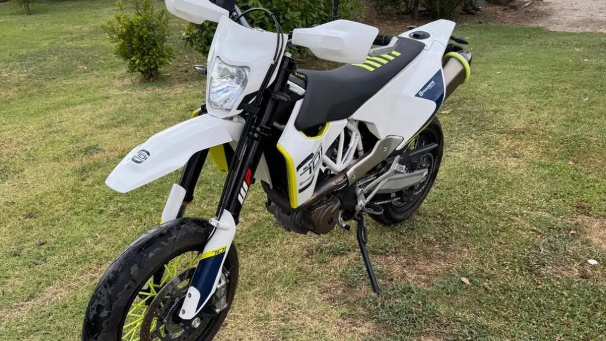 Husqvarna 701 Supermoto (2017 - 19)  (4)