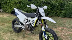 Husqvarna 701 Supermoto (2017 - 19)  (6)