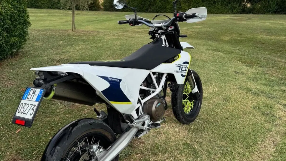 Husqvarna 701 Supermoto (2017 - 19)  (7)