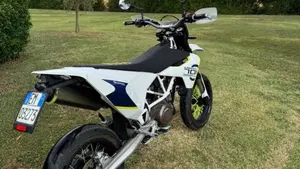 Husqvarna 701 Supermoto (2017 - 19)  (7)
