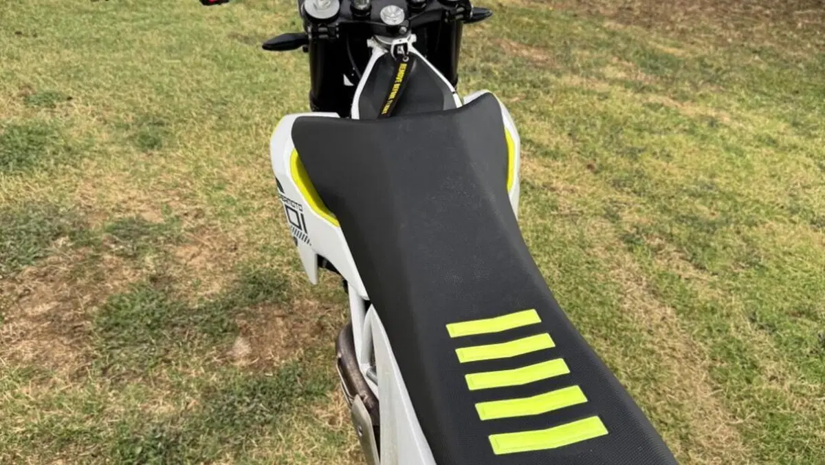Husqvarna 701 Supermoto (2017 - 19)  (10)