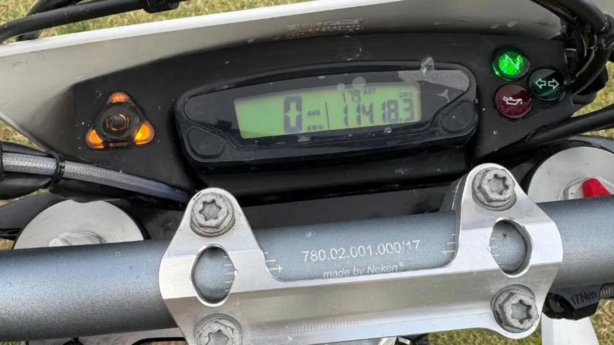 Husqvarna 701 Supermoto (2017 - 19)  (12)
