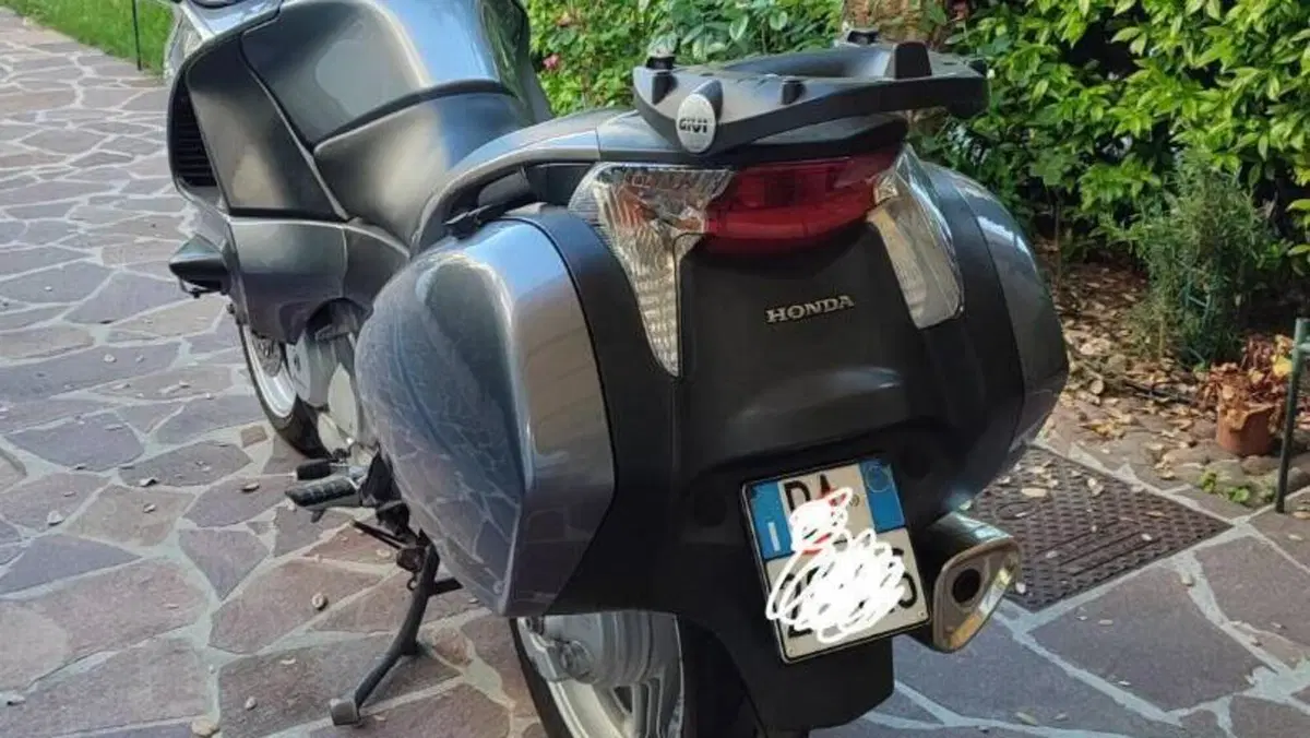 Honda Deauville 700 ABS  (2)