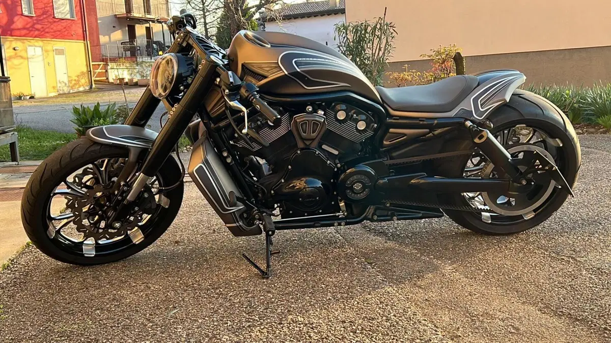 Harley-Davidson 1250 V-Rod Muscle (2009 - 17) - VRSCF  (4)