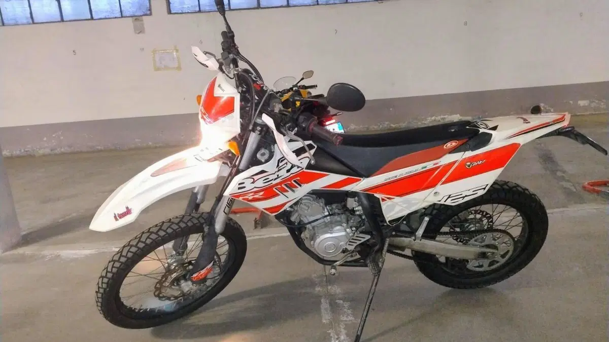 Betamotor RR 125 4T Enduro LC (2016 - 17)  (2)