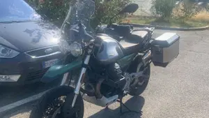Moto Guzzi V85 TT Centenario (2021 - 22)  (6)