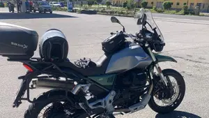 Moto Guzzi V85 TT Centenario (2021 - 22)  (9)