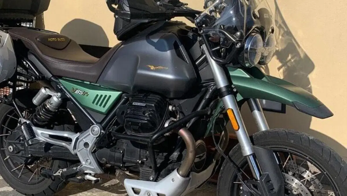 Moto Guzzi V85 TT Centenario (2021 - 22)  (11)
