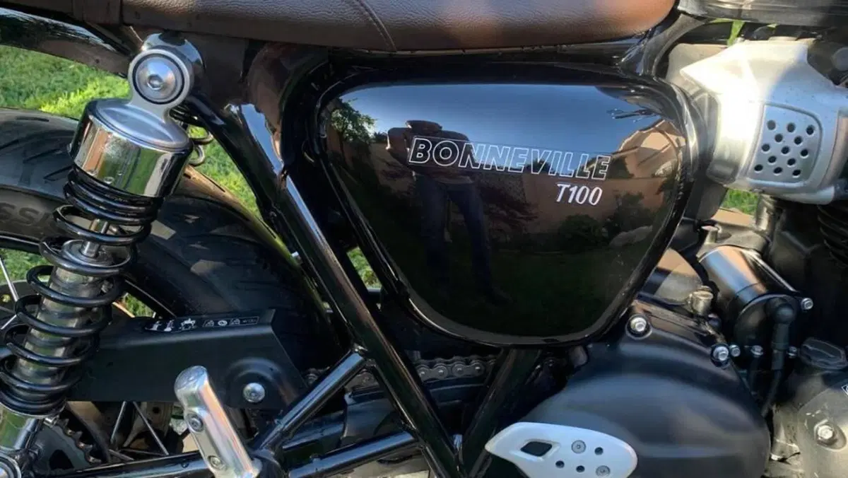 Triumph Bonneville T100 (2021 - 25)  (8)
