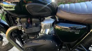 Triumph Bonneville T100 (2021 - 25)  (10)