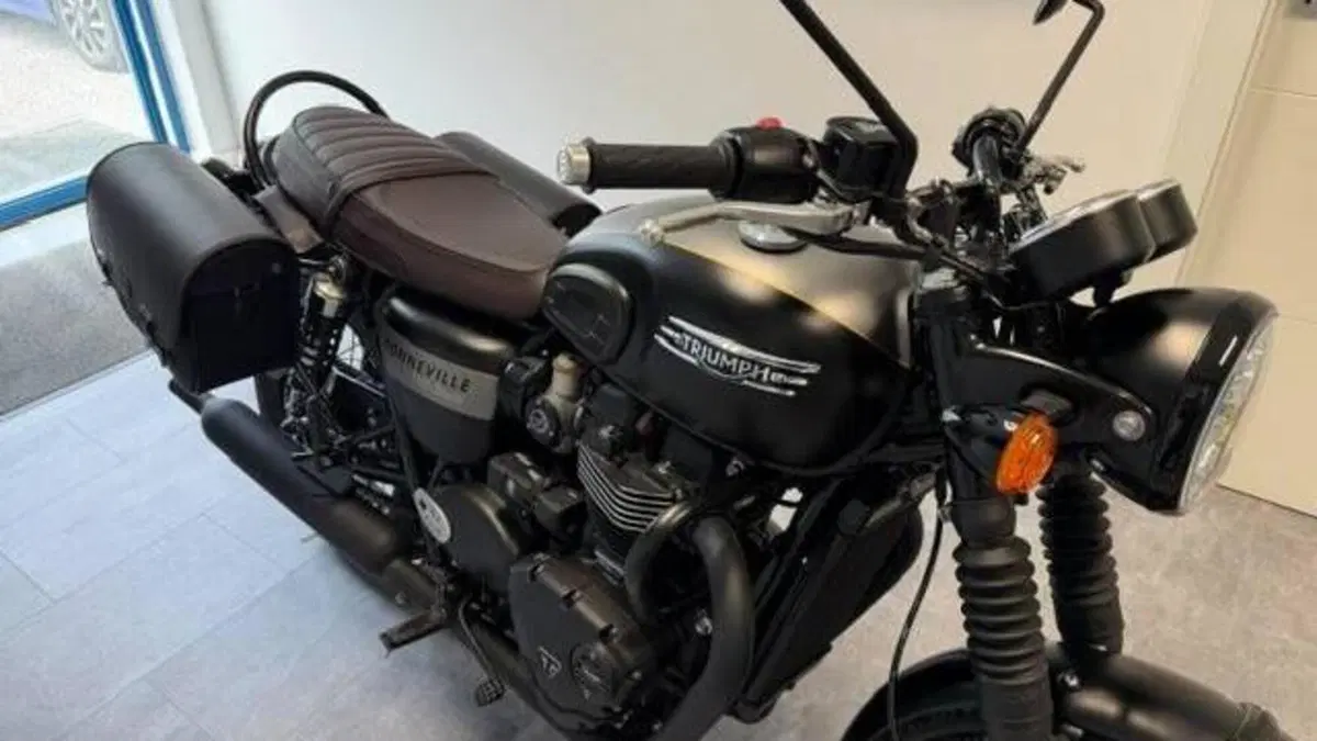 Triumph Bonneville T120 Gold Line Edition (2022 - 23)  (3)