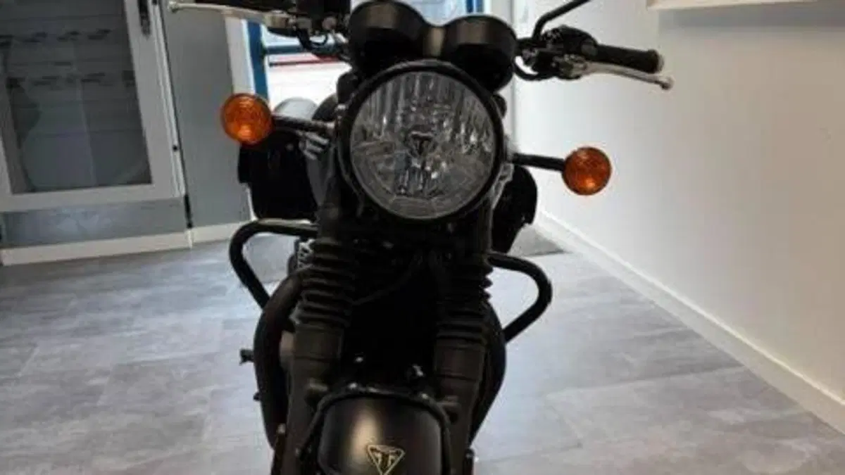 Triumph Bonneville T120 Gold Line Edition (2022 - 23)  (4)