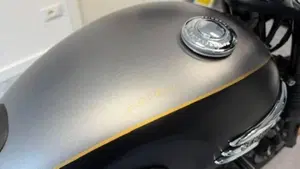 Triumph Bonneville T120 Gold Line Edition (2022 - 23)  (6)